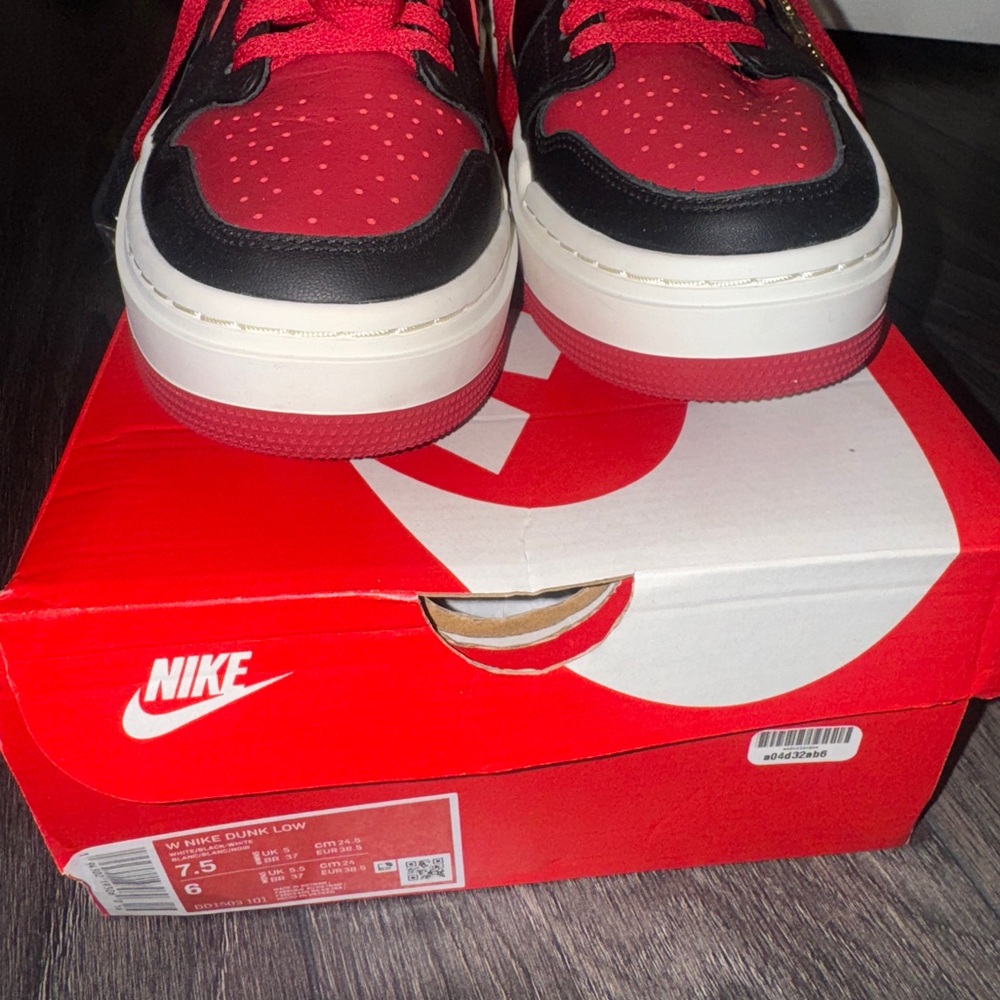 NEW IN BOX Nike Women’s Black & Red Dunk Low Top Sneakers - Picture 8 of 9